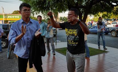 Lesther Alemán, acosado por uno de los seguidores de Ortega.