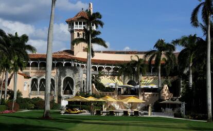 Donald Trump denomina a su residencia en Florida la "Casa Blanca de Invierno". En un principio, el deseo del presidente aseguró que "saldría muy poco de Washington porque hay muchas cosas que hacer". Sin embargo, ya ha acudido tres veces seguidas a la mansión desde que juró el cargo el 20 de enero. En la imagen, vista del Club Mar-a-Lago en Palm Beach, el pasado 27 de noviembre.