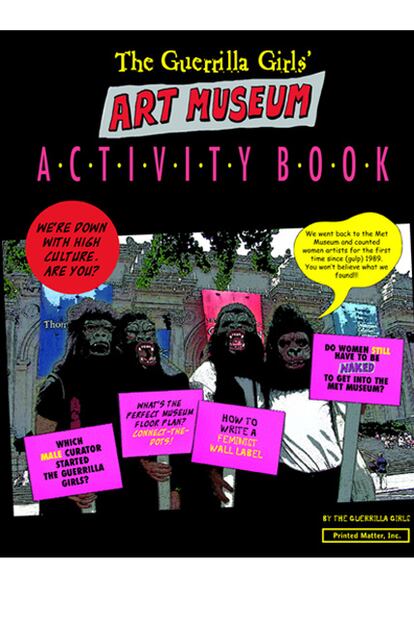 Mucho antes de que las Pussy Riot capitalizasen la rebeldía femenina, las Guerrilla Girls llevaban años reivindicando el rol femenino en el arte. Su cuaderno de ejercicios The Guerrilla Girls Art Museum es un imprescindible en cualquier estantería de las tiendas de regalos de los museos de arte contemporáneo.