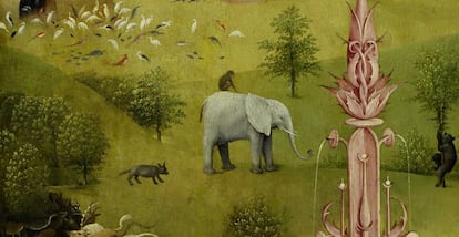 En este sentido, aquí, más que seres monstruosos, vemos una vegetación y animales exóticos. Todos ellos tienen añadido algún elemento simbólico, como, por ejemplo, un elefante, que representa la pureza y la mansedumbre, encabalgado por un mono, representación de la lujuria.