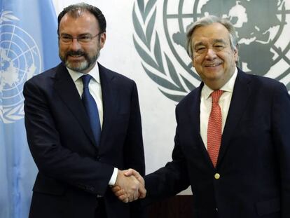 El secretario general de la ONU Ant&oacute;nio Guterres (derecha), con el canciller mexicano, Luis Videgaray.