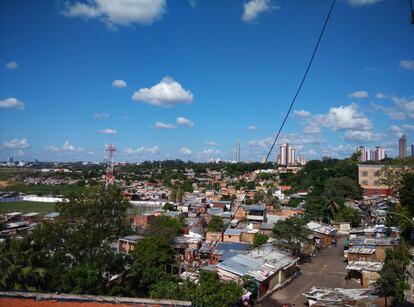 Vista de la Chacarita desde el antiguo edificio de la sede parlamentaria de Paraguay, en pleno centro de Asunción. 