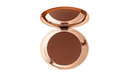 Bronzer de Charlotte Tilbury (AIRBRUSH BRONZER DEEP). Disponible en 4 tonos.