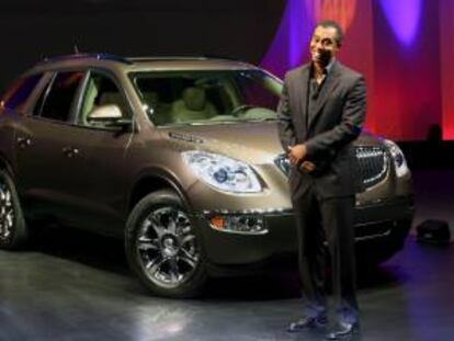 El jugador de golf Tiger Woods introduce el Buick Enclave 2008, en Pasadena, California. Shanghai General Motors ha anunciado que llamará a revisión 24.012 todoterrenos del modelo Buick Enclave, exportados a China entre 2008 y 2013 y fabricados entre el 15 de agosto de 2008 y el 21 de septiembre de 2012, por un defecto en sus sistemas de airbag. EFE/Archivo