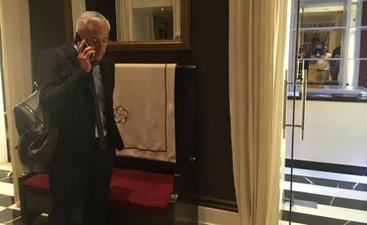 Jorge Ramos em seu hotel após ser retido no palácio presidencial de Miraflores, onde entrevistou o presidente Nicolás Maduro