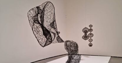 Obras de Claire Falkenstein y de Ruth Asawa.