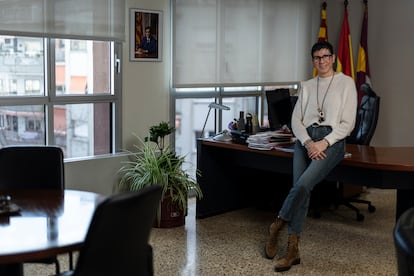 Filo Cañete, alcaldesa de Sant Adrià de Besòs, fotografiada en su despacho.