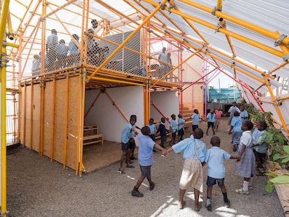 Escuela diseñada por los arquitectos españoles SelgasCano en Kibera, Nairobi, Kenia.