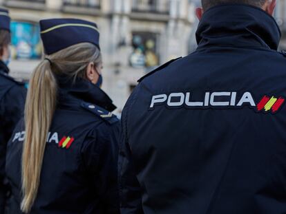 Agentes de la Policía Nacional en el centro de Madrid, en una imagen de archivo.