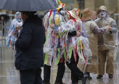 Bailando bajo la lluvia en el carnaval de San Sebastián