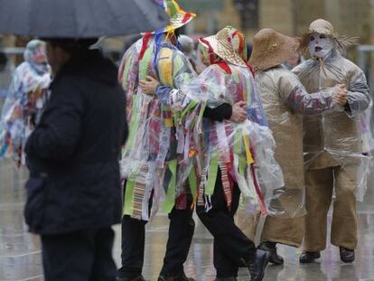 Bailando bajo la lluvia en el carnaval de San Sebastián