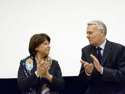 Martine Aubry y el primer ministro Jean-Marc Ayrault, el martes en Par&iacute;s.