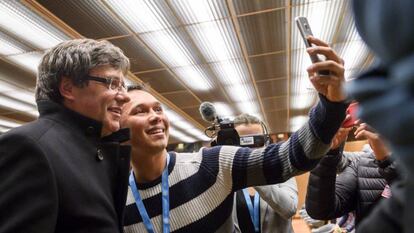 Carles Puigdemont durante uma visita a Suíça.