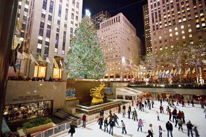 El imponente árbol y la pista de patinaje del Rockefeller Center