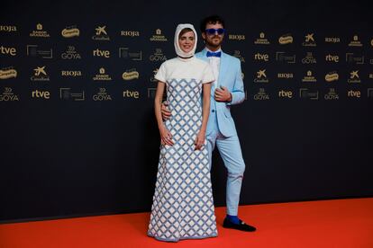 Macarena Gómez y su marido, en la alfombra roja de los Goya.