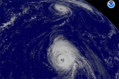 Imagen de los huracanes Gordon y Helene sobre el Atlántico