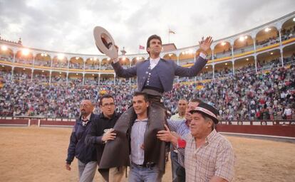 Sergio Galán sale a hombros en Las Ventas.