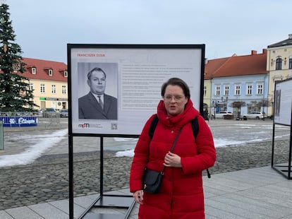 Barbara Daczynska, este sbado en la plaza principal de Oswiecim, que los nazis rebautizaron con el nombre de Adolf Hitler.