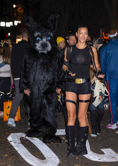 El actor Bradley Cooper y su expareja, la modelo Irina Shayk, acompañaron a su hija por las calles de Nueva York para hacer "truco o trato", este 31 de octubre de 2024.