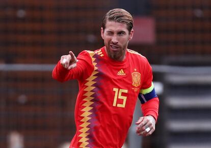 Sergio Ramos celebra el primer gol del equipo.