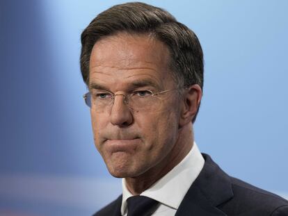 El primer ministro de Países Bajos, Mark Rutte, en la rueda de prensa en la que anunció la dimisión del Gobierno, el 7 de julio de 2023, en La Haya.