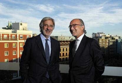 Emilio Cuatrecasas (presidente de honor de Cuatrecasas) junto a Rafael Fontana (presidente ejecutivo de la firma).