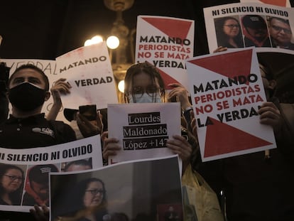 Un grupo de periodistas contra la violencia, en la Plaza de Armas de Guadalajara, el pasado 25 de enero.