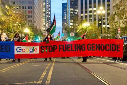2WAH91A Shut Down Google: No Tech For Genocide, protesting Project Nimbus contract with Israel and artificial intelligence for warfare. San Francisco, CA, USA
