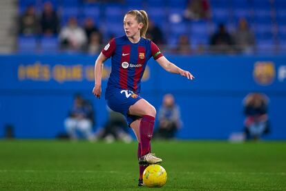 Keira Walsh durante un partido de la Liga F frente al Sporting Huelva.