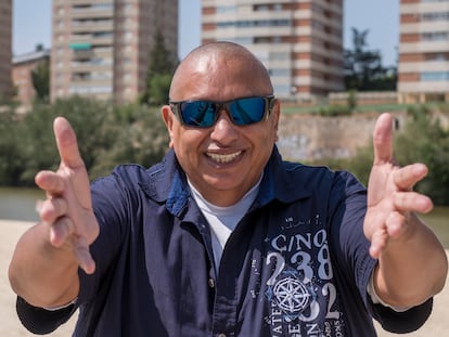 Alan Duffy, más conocido como King África, en la playa fluvial de Valladolid.