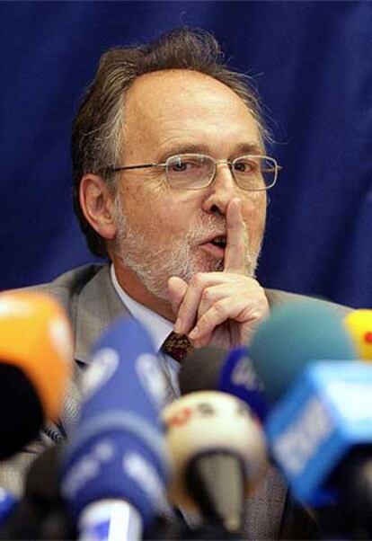 Dick Marty, durante la rueda de prensa de ayer en la que presentó el informe del Consejo de Europa.