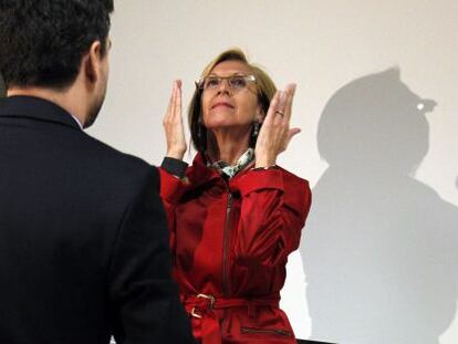 Rosa D&iacute;ez, antes de la foto de la credencial de diputado en el Congreso. 