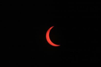 El eclipse solar visto desde Nairobi, Kenia. Seg&uacute;n se ha dicho, Kenia ser&iacute;a uno de los mejores lugares del mundo para ver el eclipse solar h&iacute;brido.