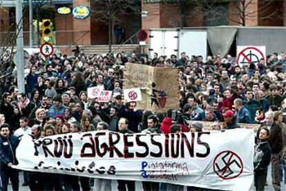 Un momento de la manifestación en la que participaron unas 1.000 personas y que transcurrió ayer por el centro de Sabadell.