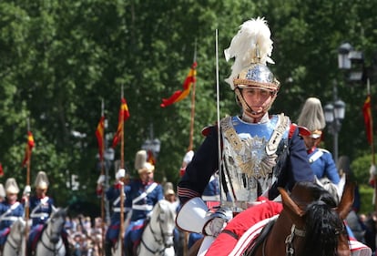 La Guardia Real es uno de los cuerpos más antiguos de Europa, data del siglo XV, y tiene su origen en el Cuerpo de los Reales Guardias Alabarderos.