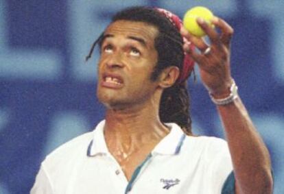 El extenista Yannick Noah, durante una exhibición en 1995.