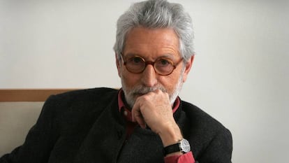 El escritor y periodista Ignacio Carrión es fotografiado en una entrevista realizada en Valencia.