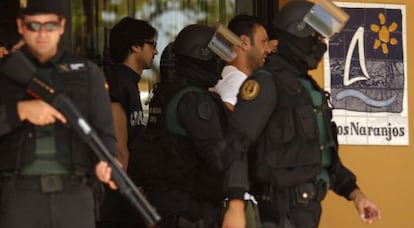 La Guardia Civil detiene a un miembro del clan Polverino en Marbella en junio de 2013.