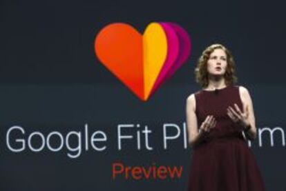 Ellie Powers, product manager de Google Play, presentando Google Fit.