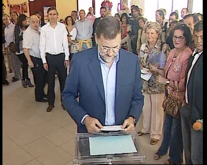 Rajoy vota en el colegio Aravaca de Madrid