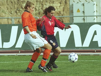 Prieto, en un partido con Espa&ntilde;a en 1999.