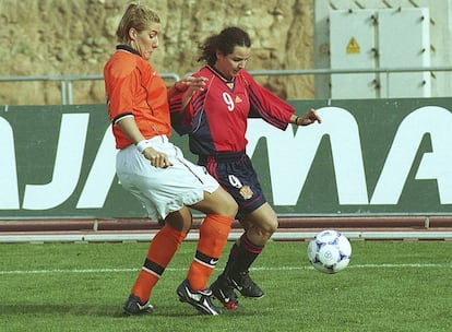 Prieto, en un partido con Espa&ntilde;a en 1999.