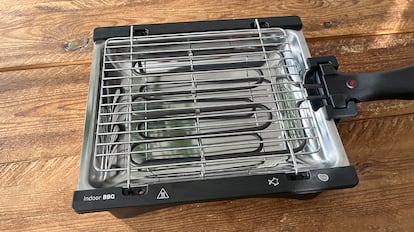 La potencia y diseño de la barbacoa eléctrica Jata BQ95 hacen que alcance la temperatura en poco tiempo.