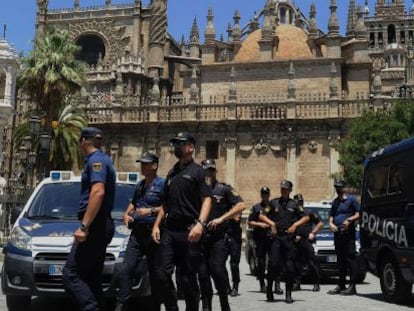 La polic&iacute;a nacional se preparaba para la visita de Obama a Sevilla. 