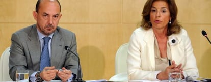Ana Botella y Miguel &Aacute;ngel Villanueva, durante la rueda de prensa.
 