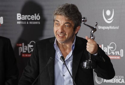 Ricardo Dar&iacute;n con el Premio Platino de Honor, este s&aacute;bado en Punta del Este.