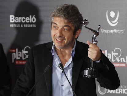 Ricardo Dar&iacute;n con el Premio Platino de Honor, este s&aacute;bado en Punta del Este.