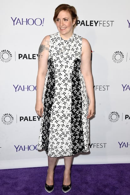 En la presentación de Girls durante la última edición del PaleyFest, Lena Dunham lució un vestido bicolor de Tanya Taylor y zapatos con plataforma de Nicholas Kirkwood. Una de sus elecciones más discretas de los últimos tiempos.