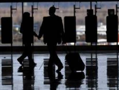 Los 270 trabajadores de la limpieza de las terminales 1, 2 y 3 del aeropuerto Madrid-Barajas iniciarán a las 23.00 horas de mañana, jueves, una huelga indefinida. EFE/Archivo