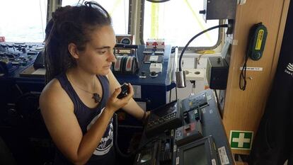 Carola Rackete a bordo do navio humanitário Sea Watch 3.